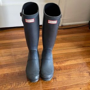 Black Hunter rain boots, size 6 US